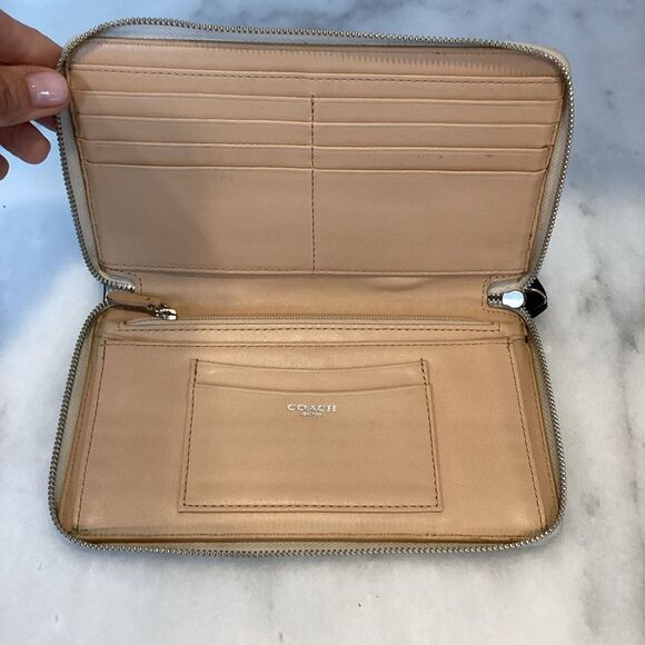 Coach Wallet Leather Continental Color-Blocked  Full Sized Rehab Wallet - Picture 11 of 14